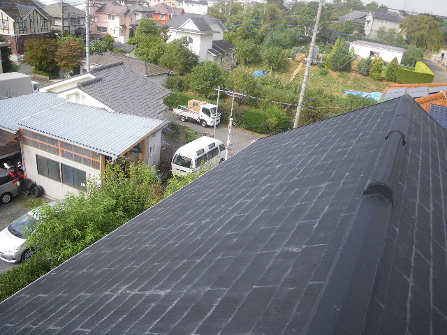 東芝のソーラーパネル（スレート屋根・スレート板金金具方式での設置前写真）