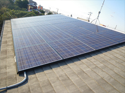 太陽光発電の施工例（スレート架台）